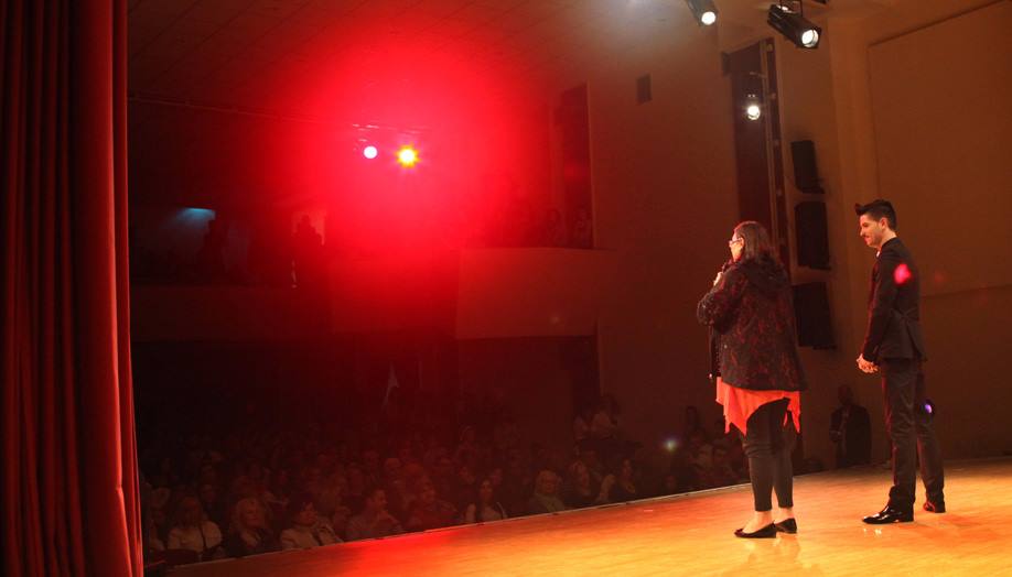 parastaseis(9)